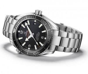 《007大破天幕杀机》中的全新邦德腕表：欧米茄海马系列海洋宇宙600米潜水表