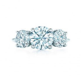 蒂芙尼订婚钻戒圆形明亮式切割三石钻戒戒指