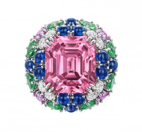 海瑞温斯顿Winston Candy高级珠宝系列粉色尖晶石配沙弗莱石、 彩色蓝宝石和钻石戒指 戒指