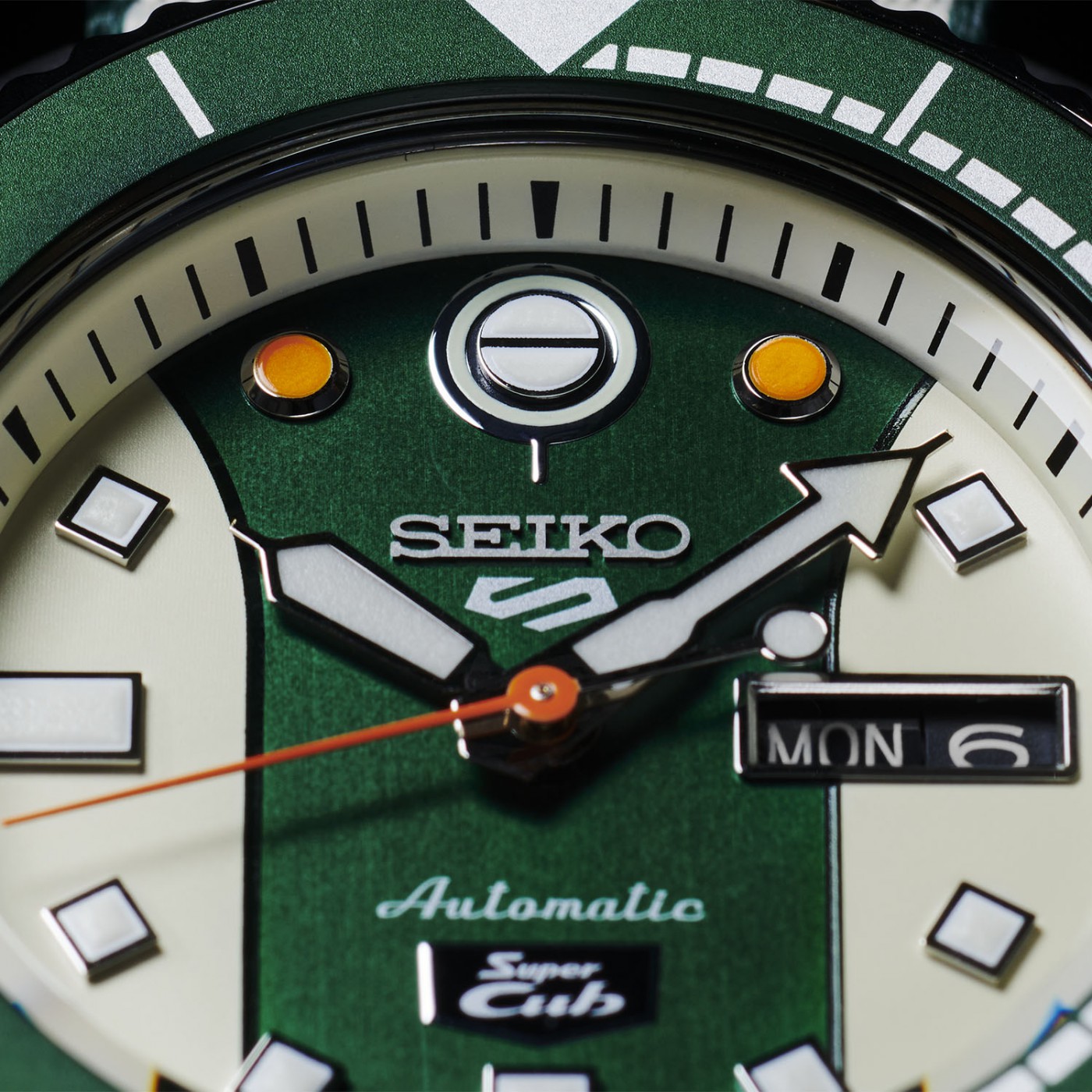 seiko-5-sports-honda-super-cub-limited-edition-srpj49-srpj75-3.jpg